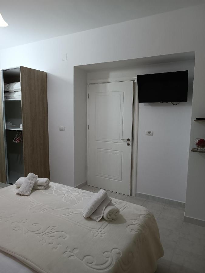 Eljos House Permet酒店 外观 照片