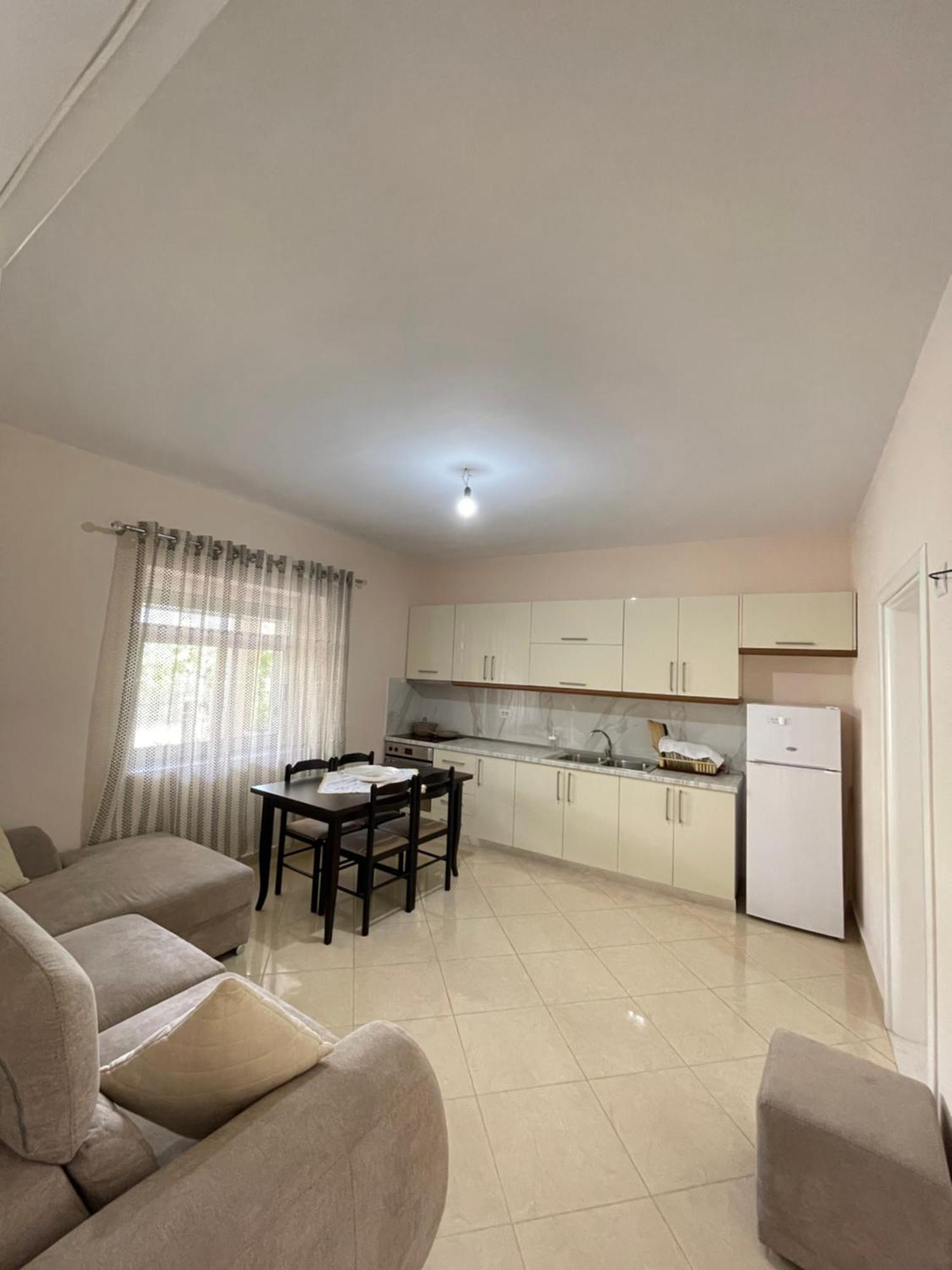 Eljos House Permet酒店 外观 照片