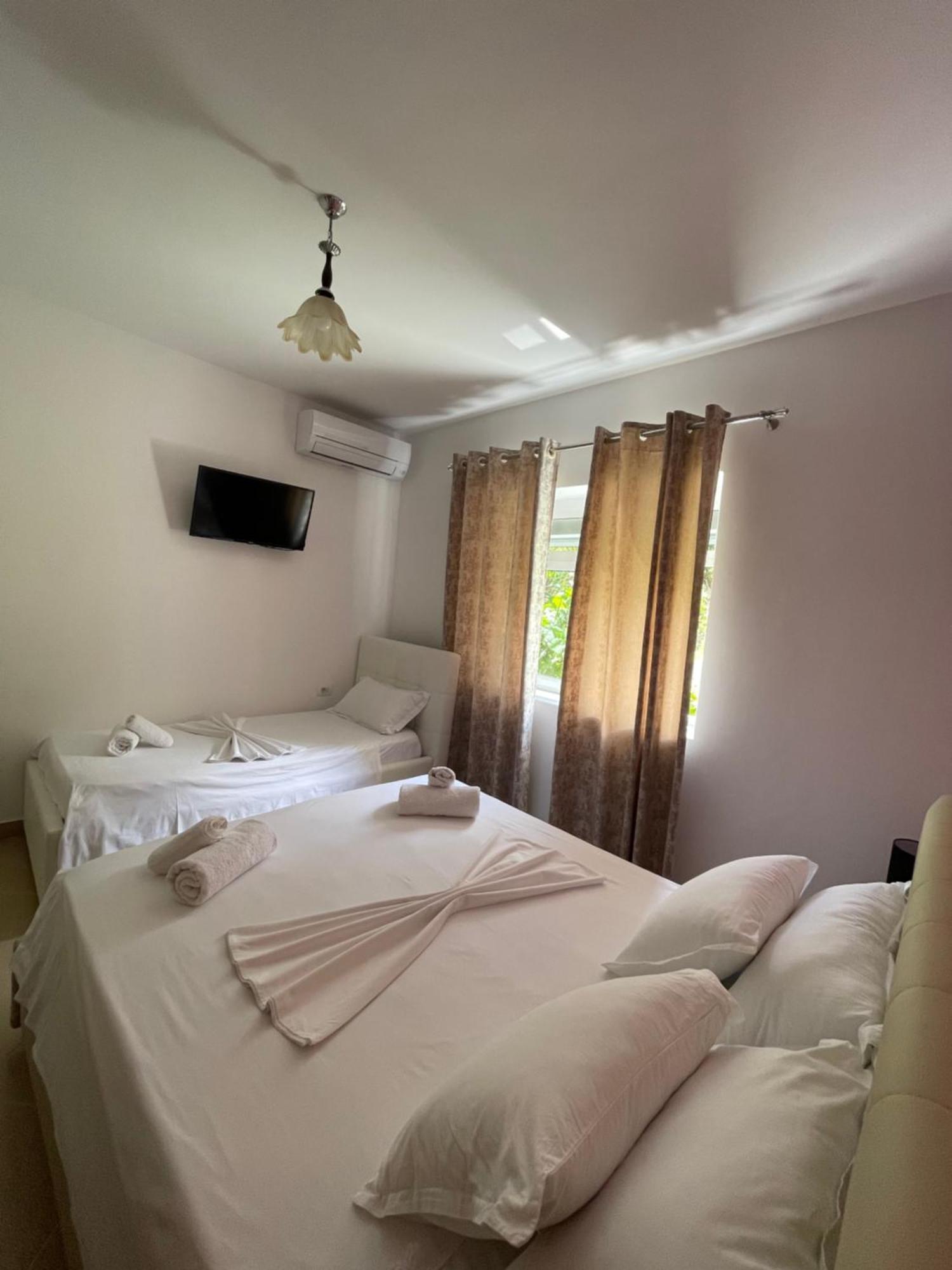 Eljos House Permet酒店 外观 照片