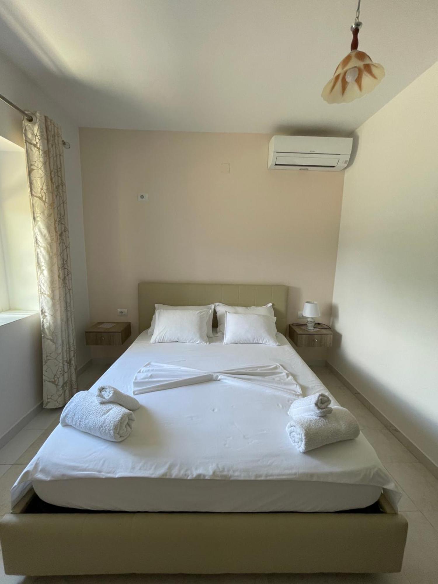 Eljos House Permet酒店 外观 照片