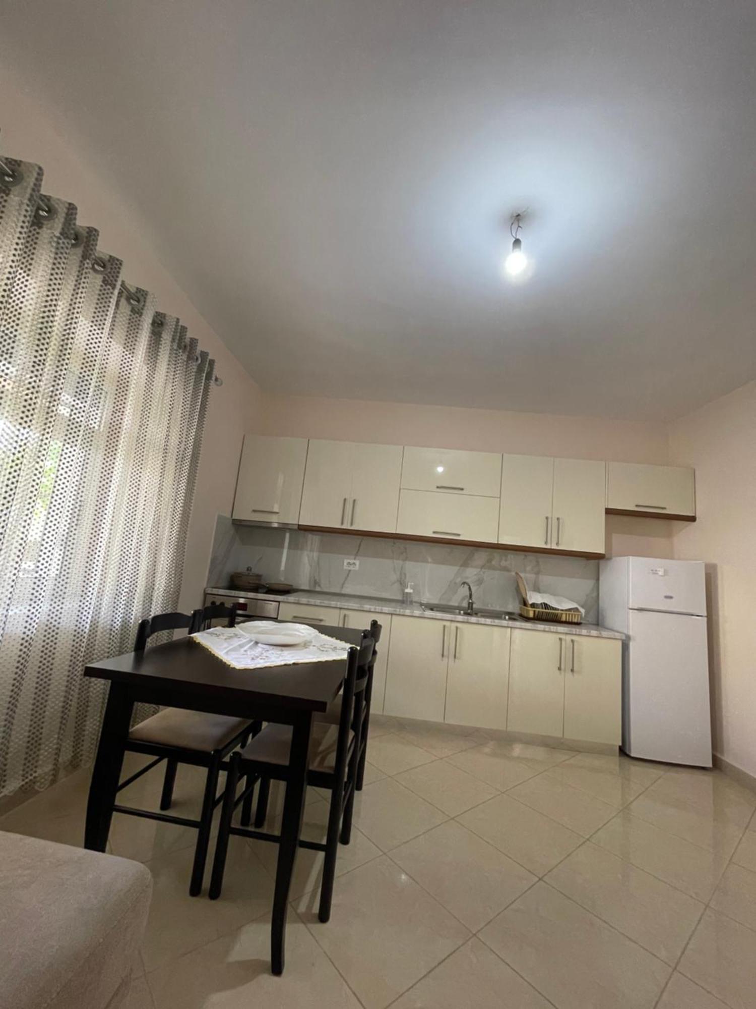 Eljos House Permet酒店 外观 照片