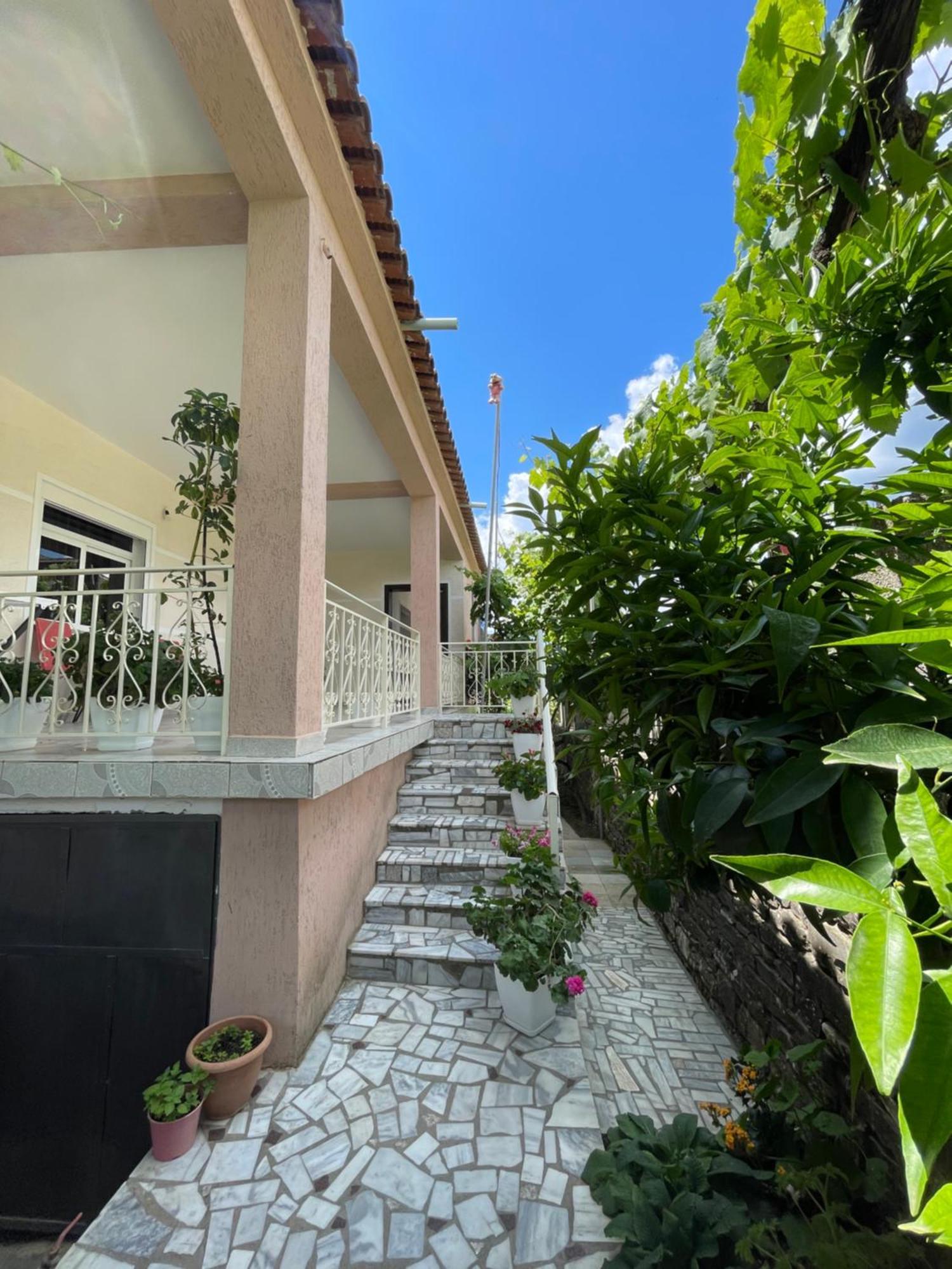Eljos House Permet酒店 外观 照片