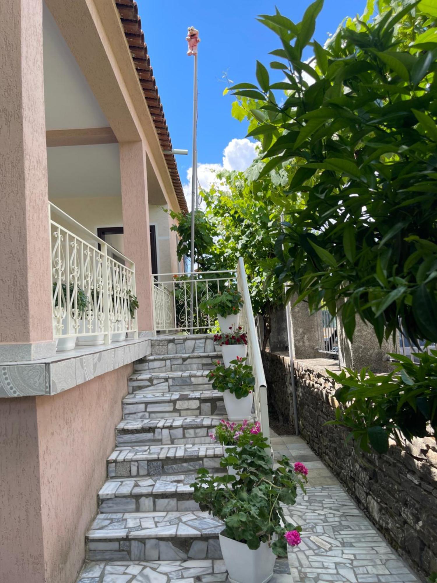 Eljos House Permet酒店 外观 照片